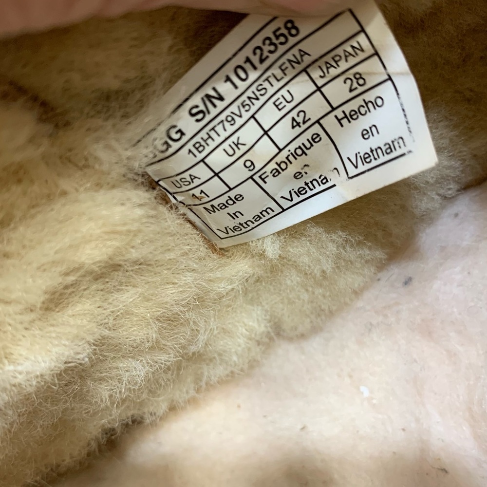 UGG McKay Ankle BOOT - Picture 14 of 17